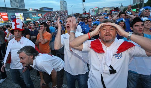 Anglicy w strefie kibica w Warszawie
