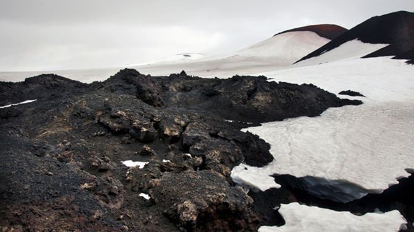 Wulkan Eyafjallajokull, który w 2010 roku sparaliżował Europę