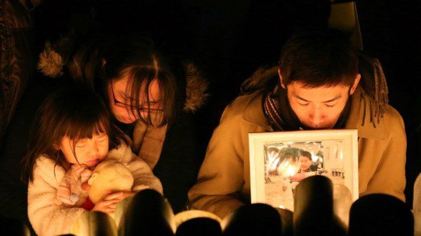 Mieszkańcy Kobe uczcili minutą ciszy pamięć ofiar trzęsienia ziemi