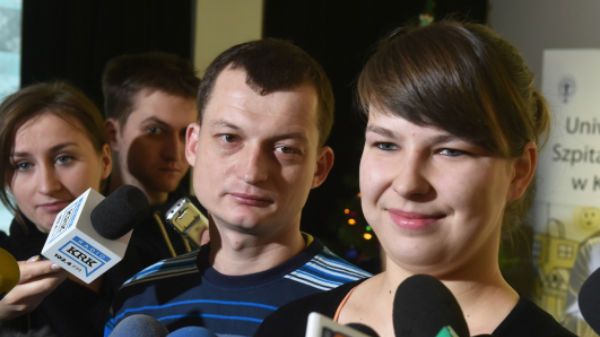 Rodzice Adasia podczas konferencji prasowej w Uniwersyteckim Szpitalu Dziecięcym w Krakowie-Prokocimiu.