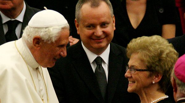 Na zdjęciu od lewej: papież Benedykt XVI, Przemysław Hauser i Danuta Wałęsa.