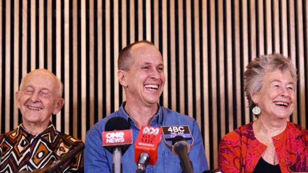 Peter Greste w otoczeniu rodziców