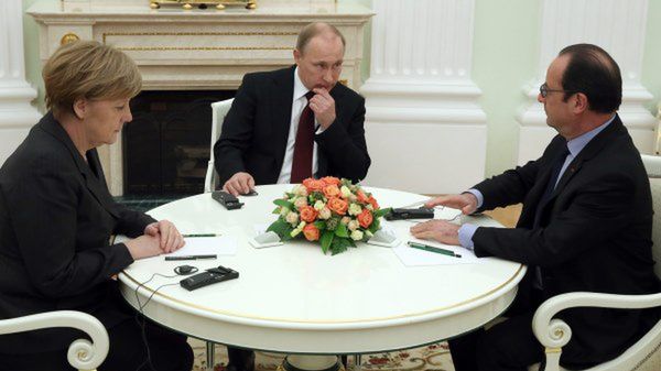 Angela Merkel, Władimir Putin i Francois Hollande podczas spotkania w Moskwie