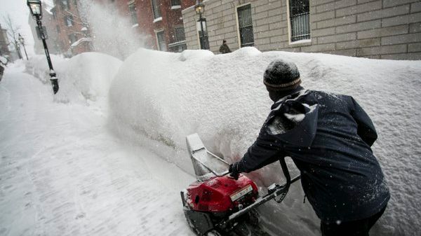 W Bostonie zaspy śnieżne osiągnęły wysokość 156,5 cm