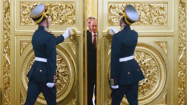 Władimir Putin przed podpisaniem traktatu o przyjęciu Krymu i Sewastopola do Rosji