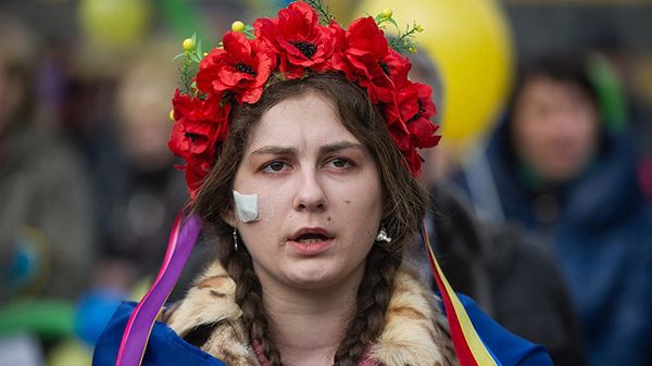 Uczestniczka proukraińskiej manifestacji w Symferopolu
