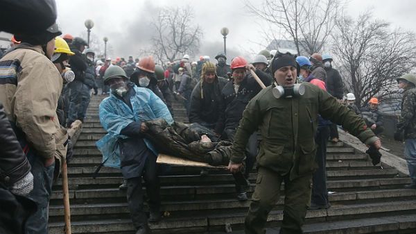 Niespokojny Majdan - jest wielu rannych i zabitych