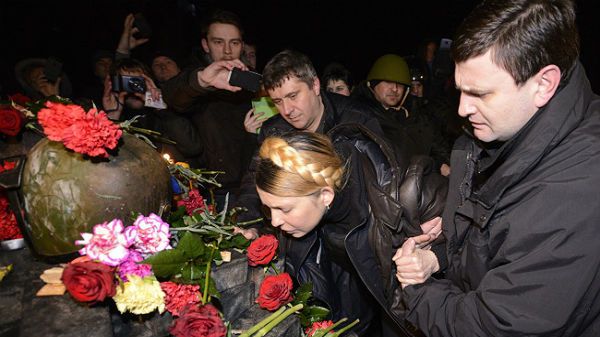 Tymoszenko składa hołd poległym w czasie protestów