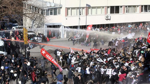 Starcia demonstrantów z policją w Ankarze
