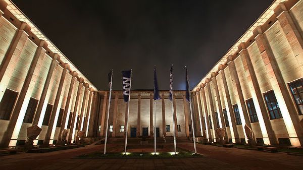 Muzeum Narodowe w Warszawie nocą