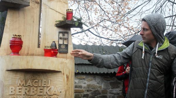 Symboliczny grób himalaisty Macieja Berbeki