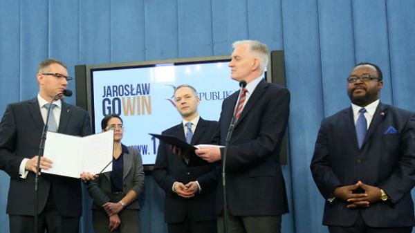 Jarosław Gowin, John Godson i Jacek Żalek oraz prezes Stowarzyszenia Republikanie Przemysław Wipler i wiceprezes Stowarzyszenia Anna Streżyńska