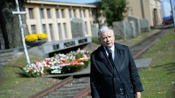 Jarosław Kaczyński podczas odsłonięcia pomnika ku czci ofiar cywilnych Powstania Warszawskiego w Pruszkowie