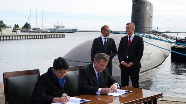 Uroczyste podpisanie umów w obecności Donalda Tuska i Tomasza Siemoniaka