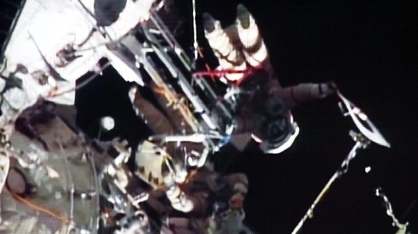 Pochodnia olimpijska na "spacerze"