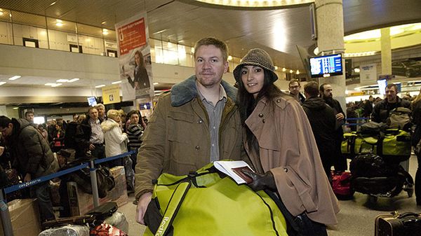 Anthony Perrett z partnerką