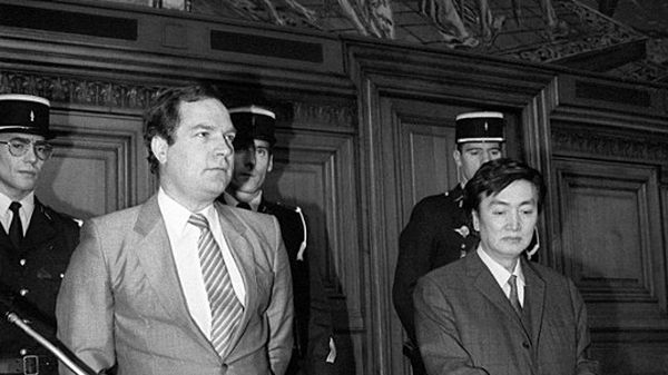 Bernard Boursicot i Shi Pei Pu przed sądem; maj 1986 r.