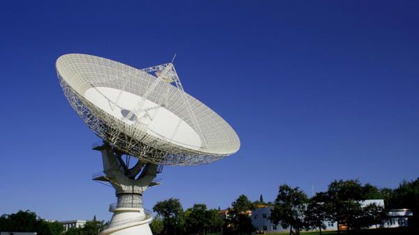 Antena w chińskim centrum kontroli w Kunming