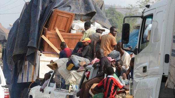 Konwoje wyjeżdżają z Bangi