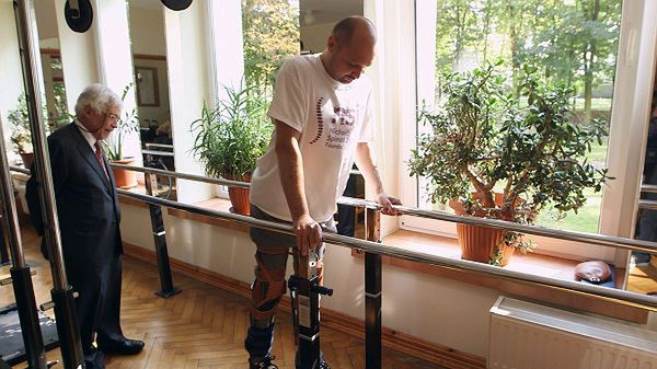 Darek Fideka podczas rehabilitacji