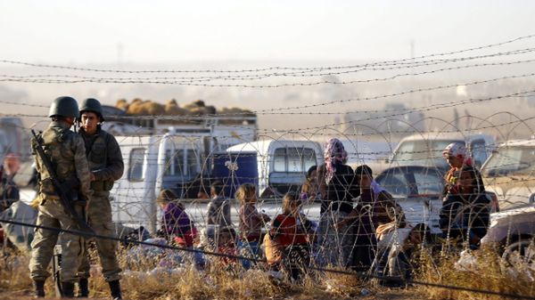 Kurdyjscy uchodźcy na granicy turecko-syryjskiej