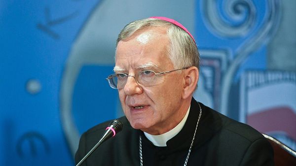 Zastępca przewodniczącego Konferencji Episkopatu Polski abp. Marek Jędraszewski podczas konferencji prasowej