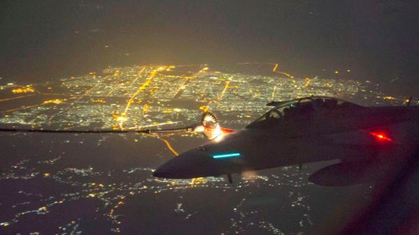 Australijski F-18 Super Hornet biorący udział w misji przeciw Państwu Islamskiemu