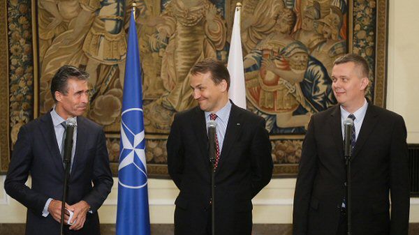 Anders Fogh Rasmussen, Radosław Sikorski oraz Tomasz Siemoniak
