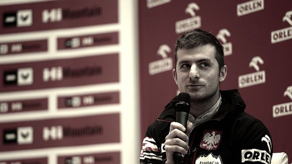 Himalaista Tomasz Kowalski podczas konferencji prasowej dot. zimowej wyprawy na Broad Peak. Warszawa, 21.12.2012 r.