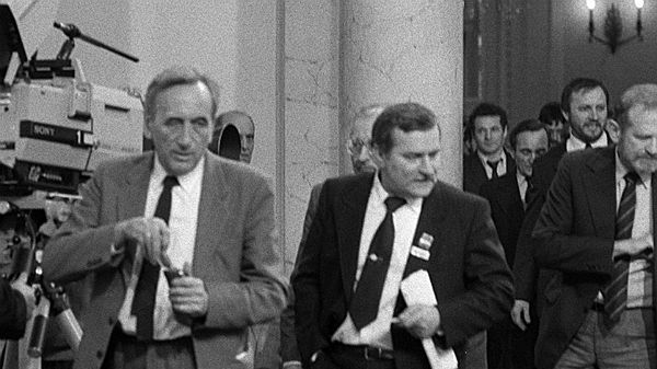 Obrady Okrągłego Stołu. Od lewej: Tadeusz Mazowiecki, Lech Wałęsa, Bronisław Geremek