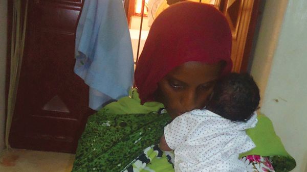 Meriam Jehja Ibrahim z urodzoną w więzieniu córeczką