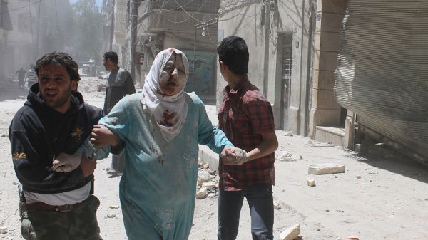 Kobieta ranna podczas nalotu na Aleppo