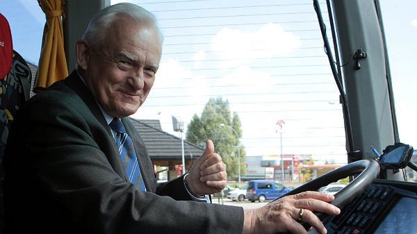 Częstochowa, 05.05.2014. Lider SLD Leszek Miller podczas wizyty zapoznał się z postępem budowy nowego wielopoziomowego węzła na DK 1