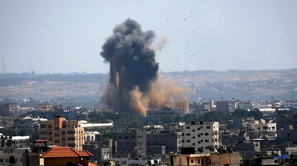Dym po ataku na cele w Gazie