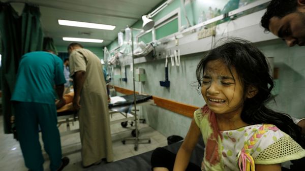 Dziewczynka, która ucierpiała wskutek nalotu