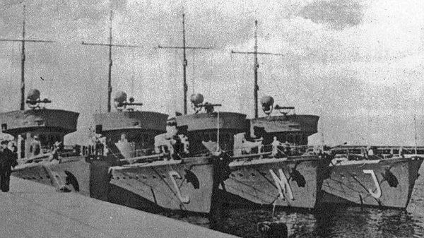 Okręty drugiej serii trałowców typu &#8222;Jaskółka&#8221;