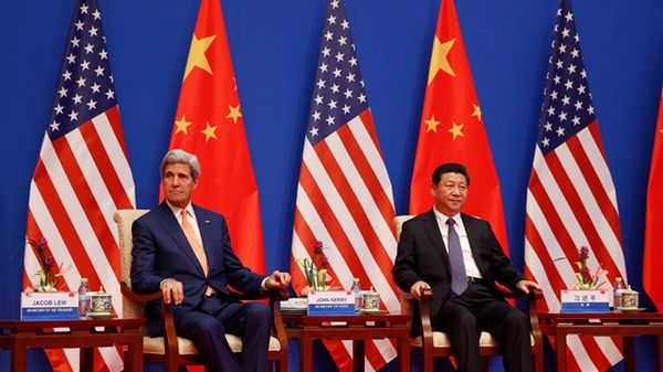 Xi Jinping i sekretarz stanu USA John Kerry