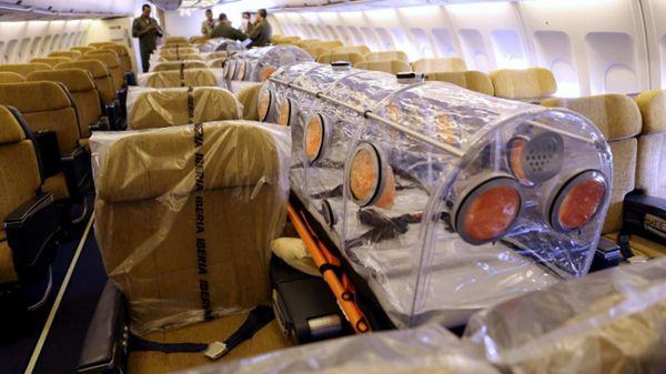 Hiszpańskiego misjonarza przewieziono specjalnie przygotowanym samolotem