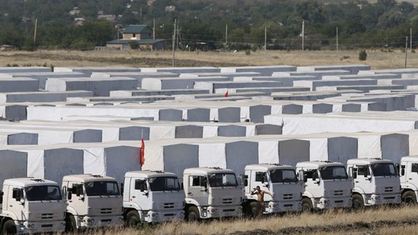 Ciężarówki rosyjskiego konwoju przy granicy z Ukrainą