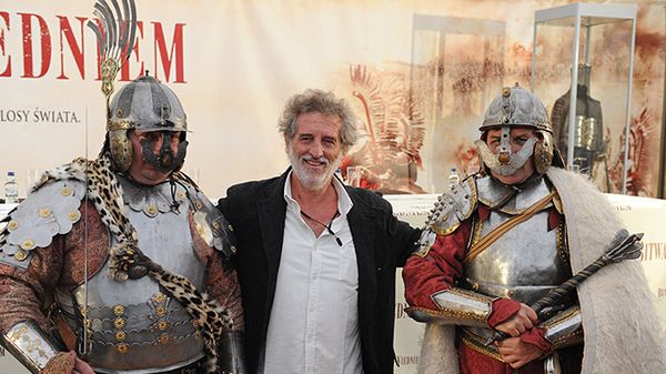 Renzo Martinelli (w środku)