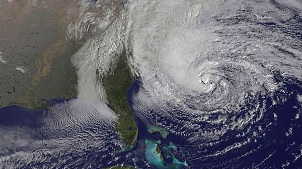 Na zdjęciach satelitarnych NASA widać potęgę Sandy