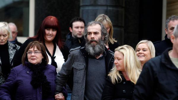 Colin Duffy opuszcza sąd w styczniu 2012 roku