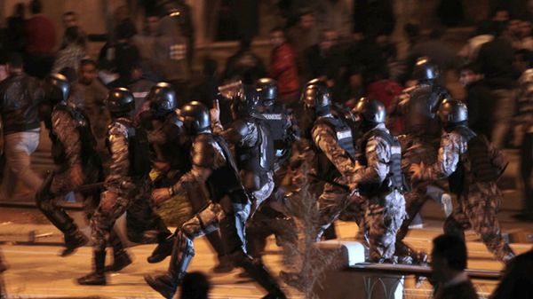 Jordańskie siły bezpieczeństwa w czasie protestów w Ammanie