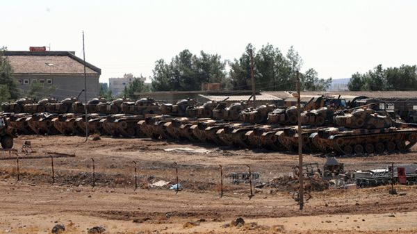 Tureckie czołgi przy granicy z Syrią