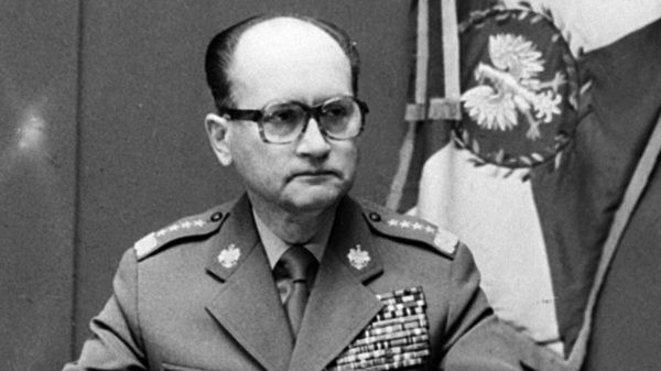 Generał Wojciech Jaruzelski ogłasza stan wojenny