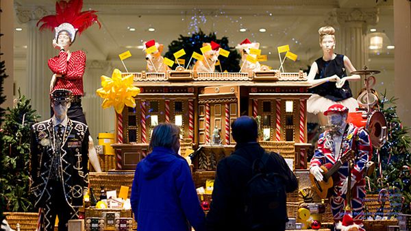 W święta Brytyjczycy najbardziej lubią zakupy i imprezy