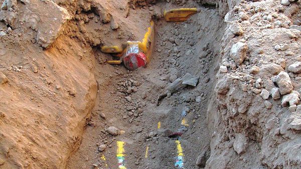 Kanistry z materiałami wybuchowymi znalezione przez polskich żołnierzy