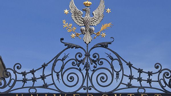 Fragment bramy Uniwersytetu Warszawskiego
