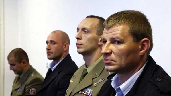 Oskarżeni od lewej do prawej podczas procesu w listopadzie 2012 r.: Łukasz Bywalec, Damian Ligocki, Andrzej Osiecki, Tomasz Borysiewicz
