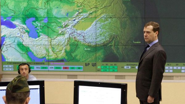 Dmitrij Miedwiediew z wizytą w centrum dowodzenia radaru Woroneż-DM (2011 rok)